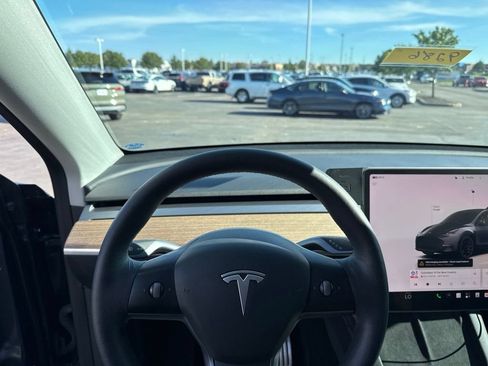Used 2022 Tesla Model Y Performance AWD/4WD image 12