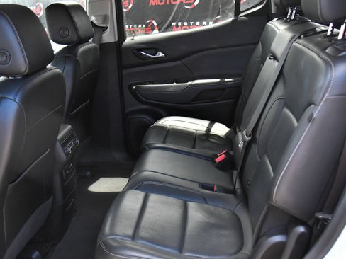 Used 2023 GMC Acadia SLT FWD image 40