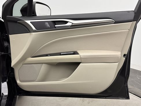 Used 2019 Ford Fusion SEL image 34