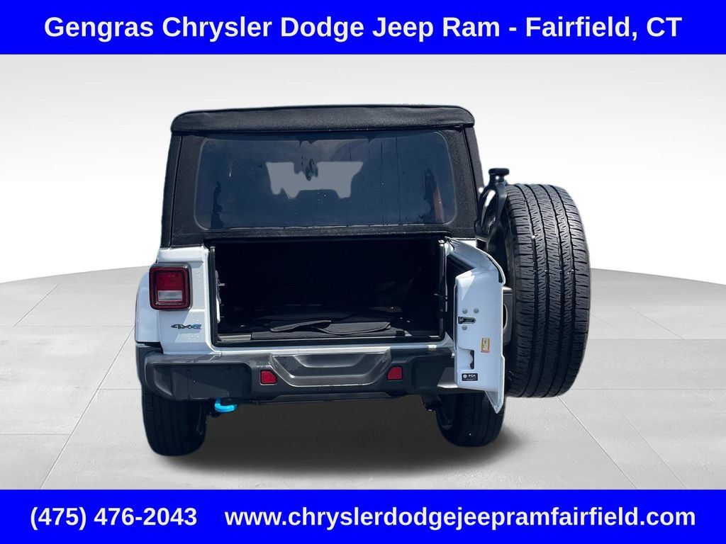 Certified 2024 Jeep Wrangler Unlimited w/ Convenience Group AWD/4WD image 31