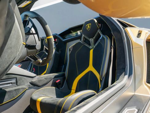 Used 2020 Lamborghini Aventador SVJ AWD/4WD image 15