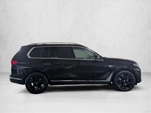 Used 2022 BMW X7 xDrive40i w/ Parking Assistance Package image 4