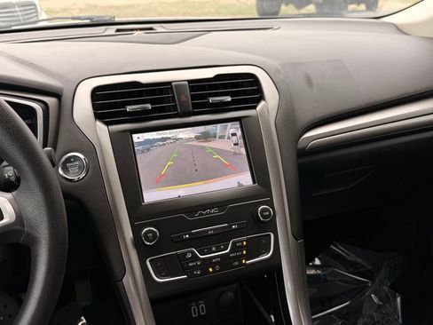 Used 2019 Ford Fusion SE FWD image 30