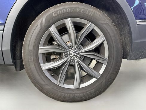 Used 2022 Volkswagen Tiguan SE w/ Panoramic Sunroof Package AWD/4WD image 33