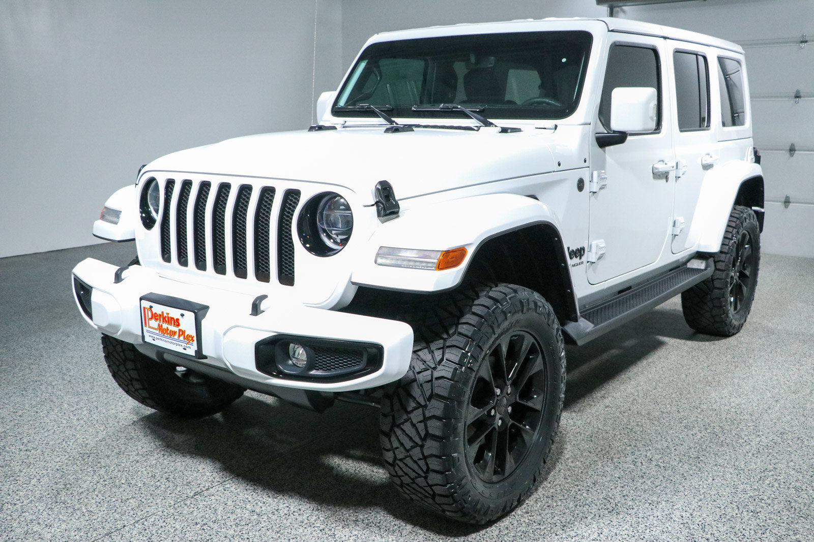 Used 2023 Jeep Wrangler Unlimited Sahara AWD/4WD image 29