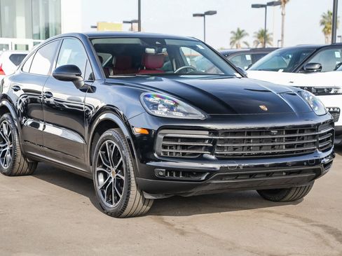 Used 2023 Porsche Cayenne Platinum Edition image 3