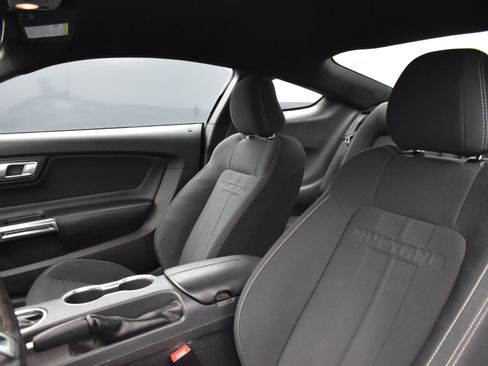 Used 2022 Ford Mustang Coupe image 9