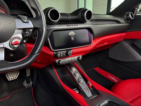 Used 2020 Ferrari Portofino image 42
