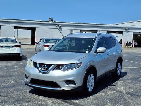 Used 2015 Nissan Rogue SV AWD/4WD image 2