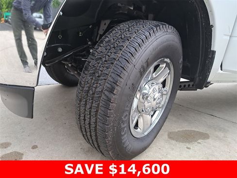 Used 2024 RAM 2500 Tradesman w/ Chrome Appearance Group image 31