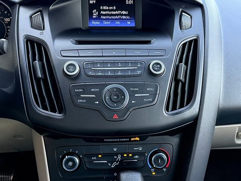 Used 2017 Ford Focus SE FWD image 17