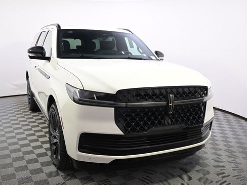 New 2026 Lincoln Navigator Reserve w/ Jet Appearance Package image 9