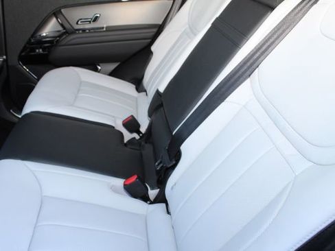 New 2026 Land Rover Range Rover Sport Dynamic SE image 3