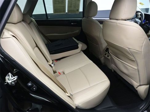 Used 2016 Subaru Outback 3.6R Limited image 28