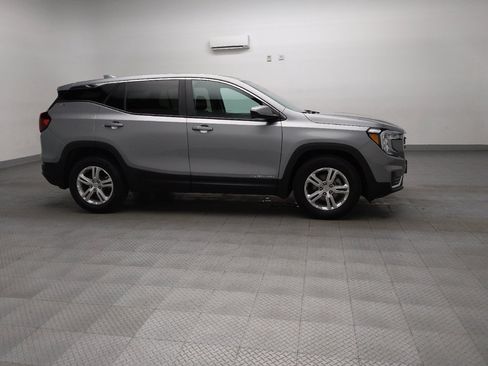 Used 2024 GMC Terrain SLE FWD image 11