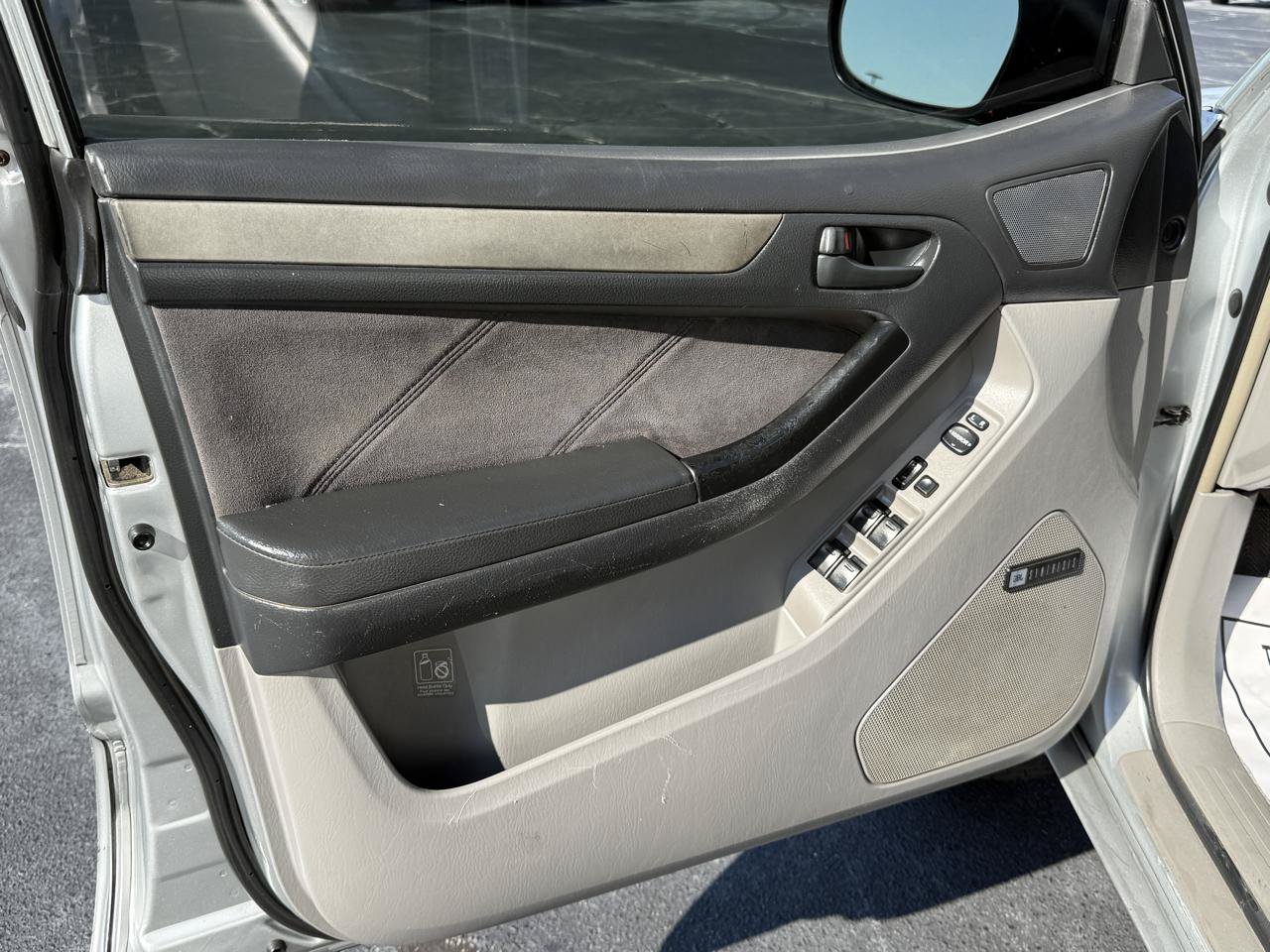 Used 2004 Toyota 4Runner SR5 RWD image 8