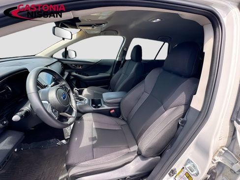Used 2025 Subaru Outback Premium AWD/4WD image 27