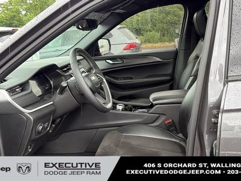 Used 2023 Jeep Grand Cherokee Altitude AWD/4WD image 9