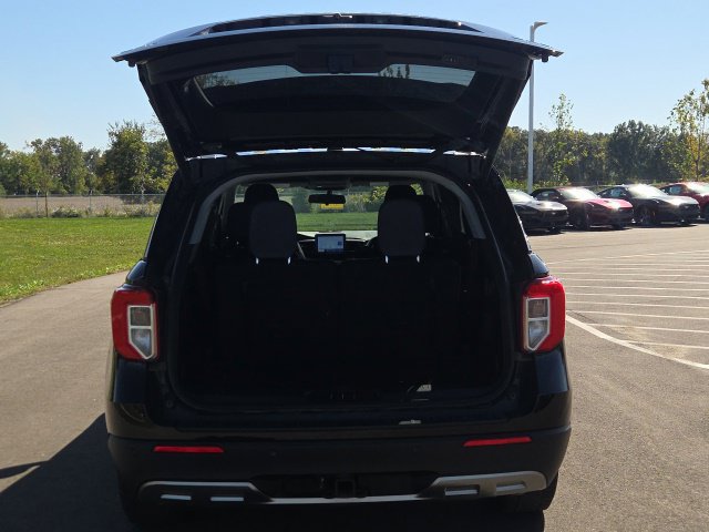 Used 2021 Ford Explorer XLT w/ Equipment Group 202A AWD/4WD image 9