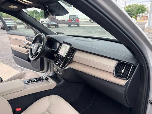 Certified 2025 Volvo XC90 B6 Plus AWD/4WD image 34