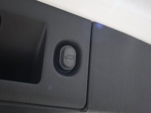 Used 2020 Cadillac Escalade Premium Luxury image 23