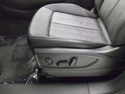 Used 2021 Audi Q5 e Premium w/ Convenience Package image 24