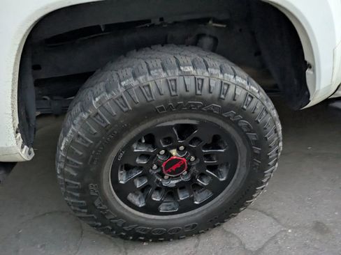 Used 2023 Toyota Tacoma TRD Sport w/ Advanced Technology Package AWD/4WD image 8