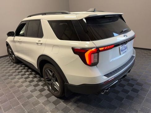 Used 2025 Ford Explorer ST AWD/4WD image 9