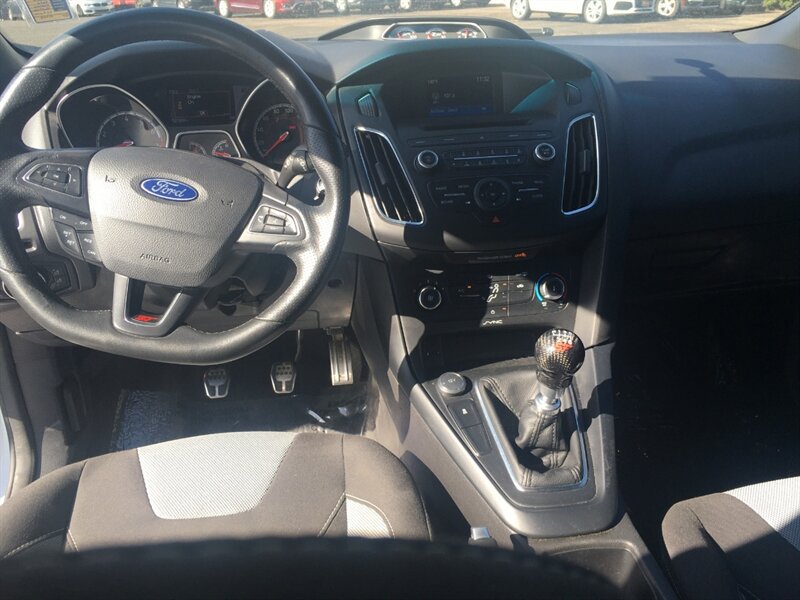 Used 2017 Ford Focus ST FWD image 8