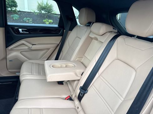 Used 2020 Porsche Cayenne AWD/4WD image 42