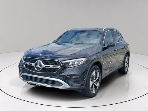Used 2024 Mercedes-Benz GLC 300 image 3