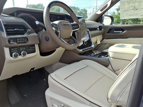 New 2026 GMC Yukon Denali w/ Denali Reserve Package AWD/4WD image 14