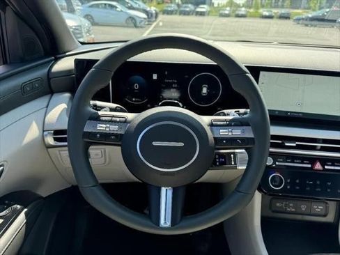 Used 2025 Hyundai Tucson Limited image 8