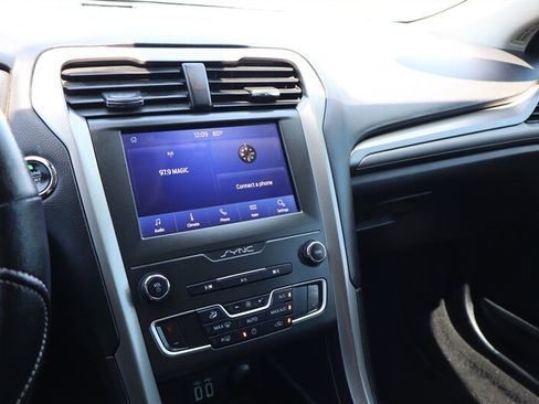 Used 2020 Ford Fusion SE FWD image 6