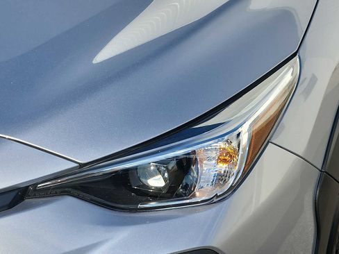 Certified 2025 Subaru Crosstrek 2.0i image 9