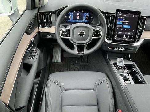 New 2026 Volvo XC90 T8 Plus w/ Protection Package AWD/4WD image 5
