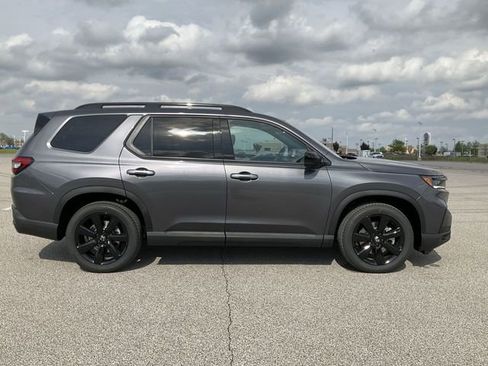 Used 2025 Honda Pilot Black Edition image 13