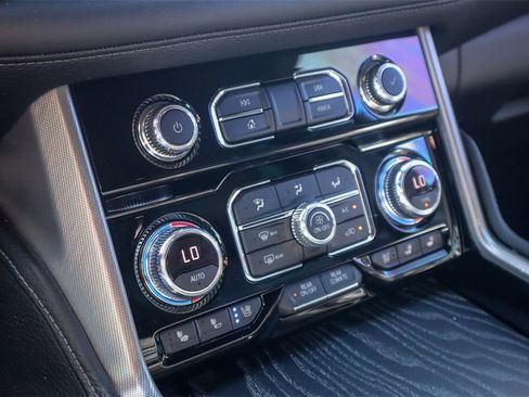 Used 2021 GMC Yukon Denali w/ Denali Ultimate Package image 18