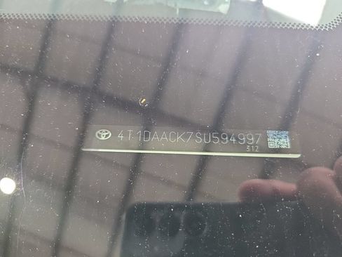 Used 2025 Toyota Camry LE FWD image 5
