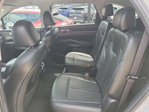 Certified 2022 Kia Sorento EX w/ Panoramic Sunroof Package FWD image 17
