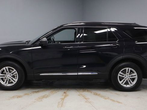 Certified 2022 Ford Explorer XLT w/ Equipment Group 202A image 9