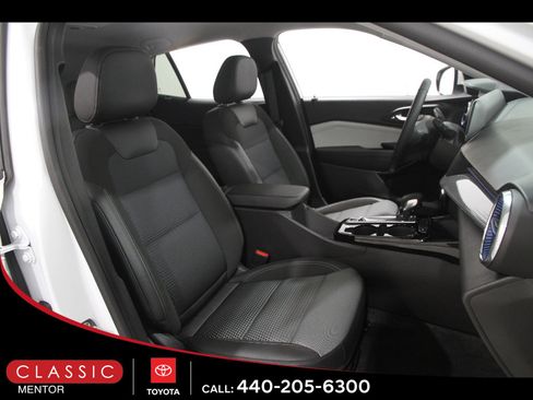 Used 2024 Chevrolet Trax LT w/ LT Convenience Package image 16