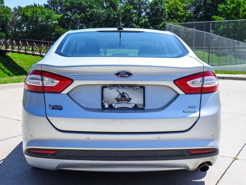 Used 2016 Ford Fusion SE w/ Equipment Group 202A FWD image 16