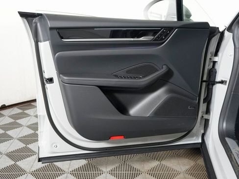 New 2026 Porsche Macan 4 Electric image 15