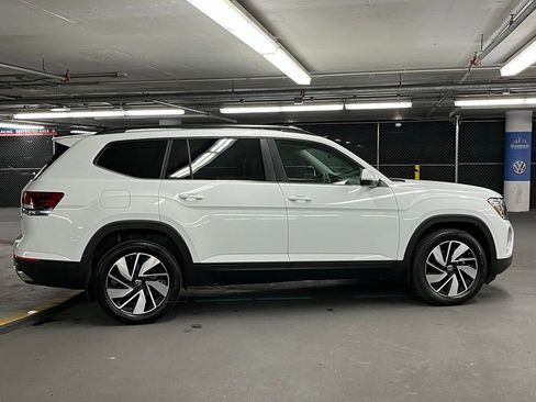 Used 2024 Volkswagen Atlas SE w/ Panoramic Sunroof Package AWD/4WD image 42