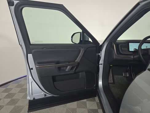 Used 2022 Rivian R1S Launch Edition image 16