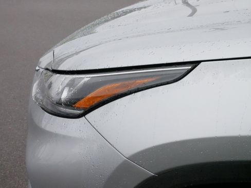 Used 2023 Toyota Highlander Platinum image 16