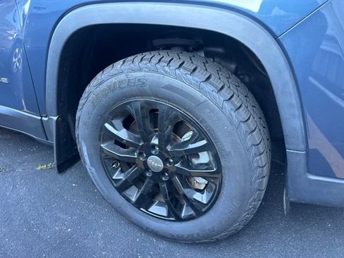 Used 2021 Jeep Cherokee Latitude Plus AWD/4WD image 3
