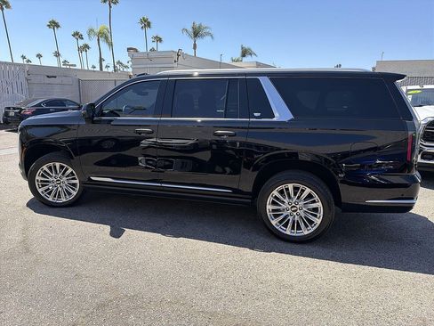 Used 2026 Cadillac Escalade ESV Luxury RWD image 8
