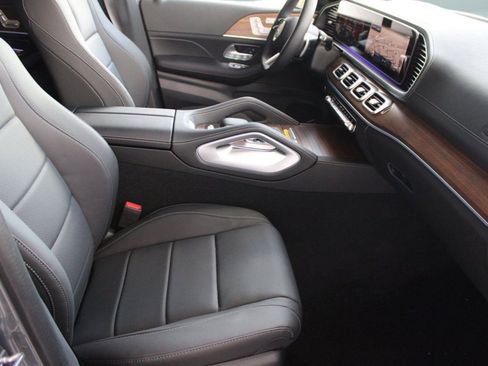 Used 2025 Mercedes-Benz GLS 450 4MATIC image 36